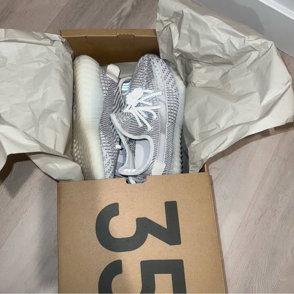 YEEZY Boost 350 V2 Static - Picture 2 of 4